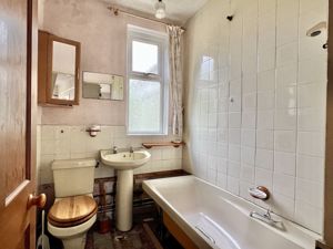 BATHROOM- click for photo gallery